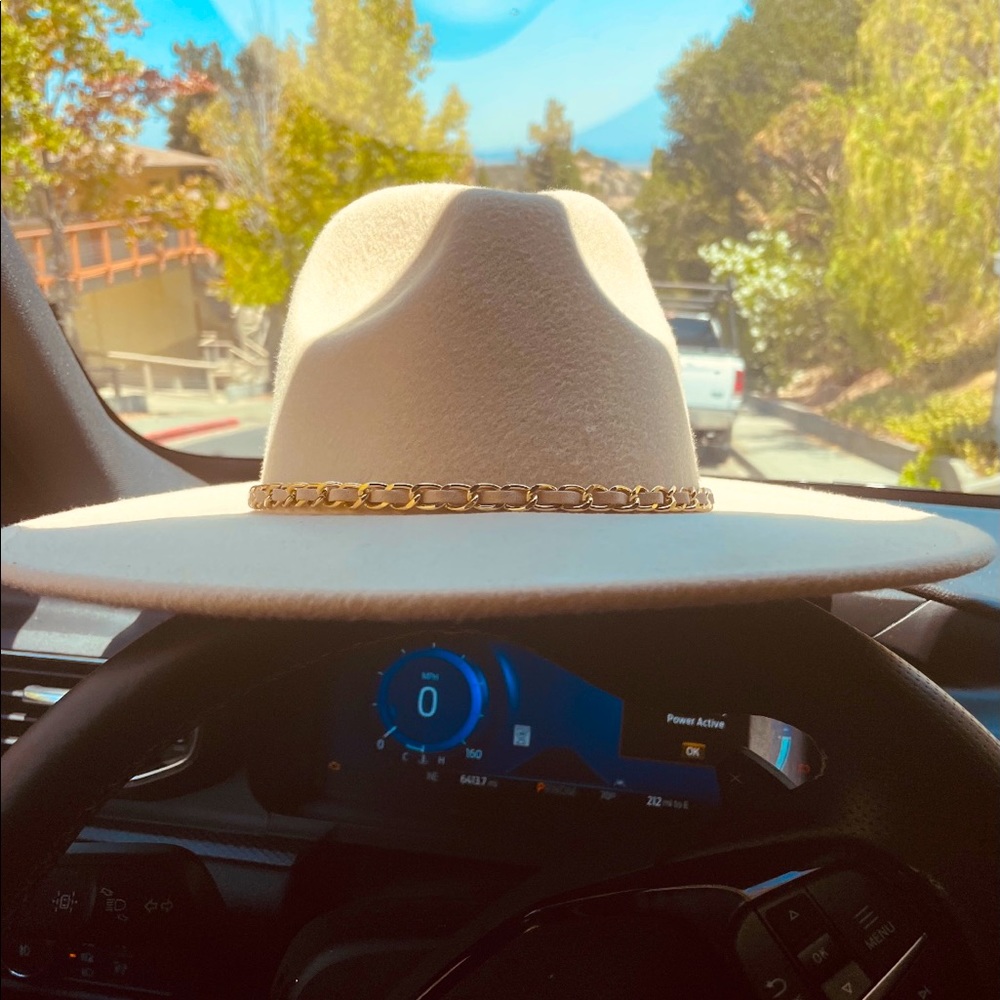 Women brim hat 👌🏻